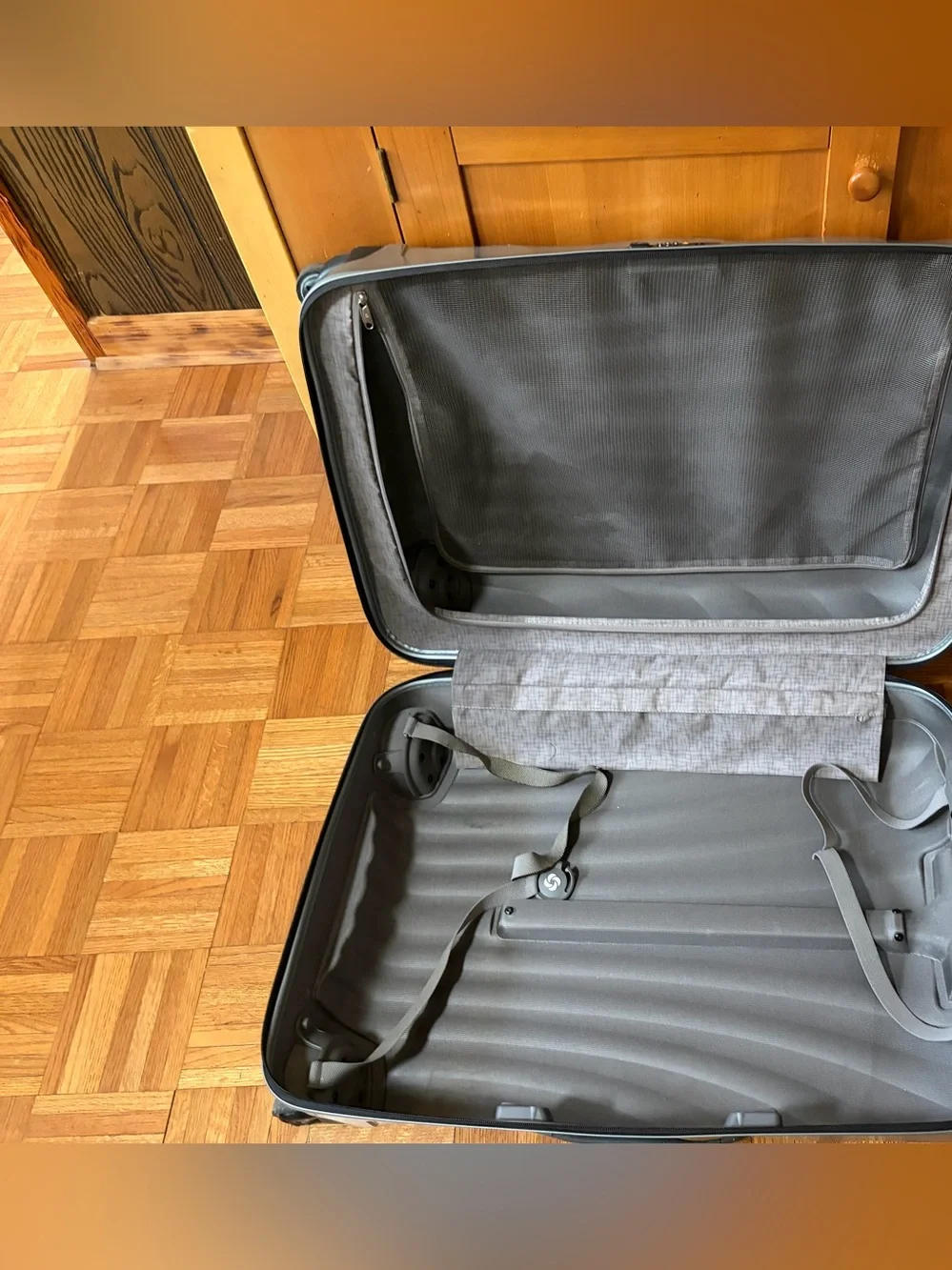 Samsonite Cosmolite 75cm Large Spinner Suitcase - Hardside 5.7 lbs/94L